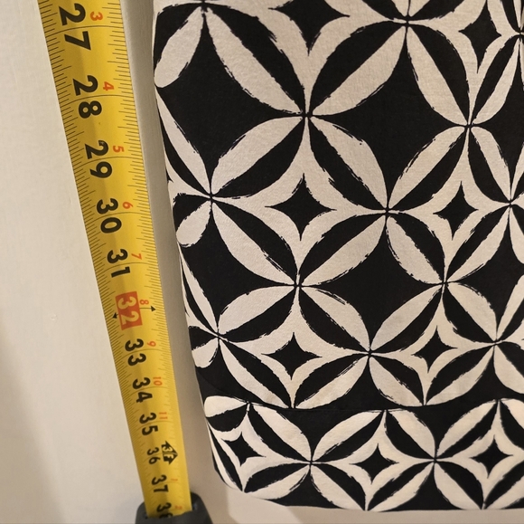Stylish White House Black Market Geometric Satin Shift Dress Size S - Picture 4 of 7